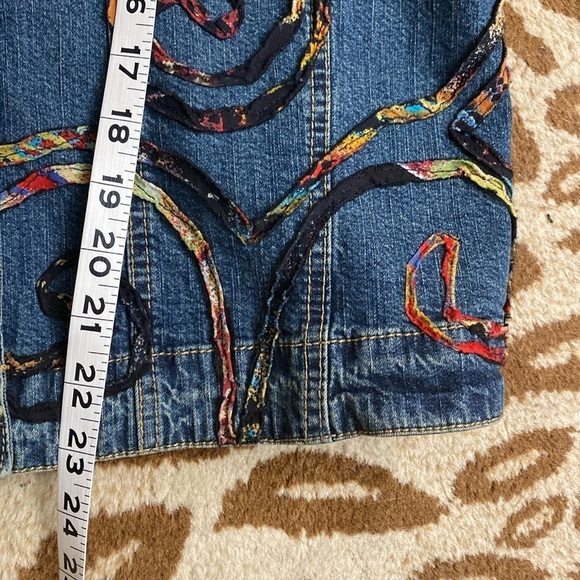 Chico's Denim Jean Jacket Womens Ribbon Applique Boho Artsy Art to wear Size 1 M - Picture 10 of 11